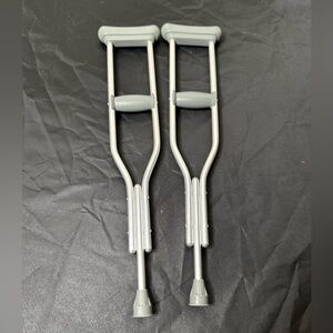 Pleasant Company 18" American Girl
PAIR OF CRUTCHES